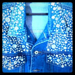 What a steal! Awesome vintage Jean Jacket.